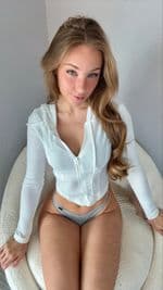 Anya (@anyalacey) — OnlyFans & Instagram girl
