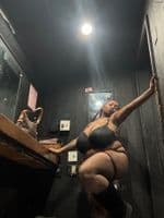 The real K Marie (@famousstarkmarie) — OnlyFans & Instagram girl