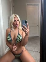 Lora (@loraasmith) — OnlyFans & Instagram girl