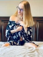 Sweet and petite mama (@sweetandpetitemama) — OnlyFans & Instagram girl
