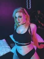 Weird Gal Yank-a-dick (@veronicadax) — OnlyFans & Instagram girl