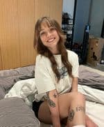 Sabrina (Link in Bio!) avatar